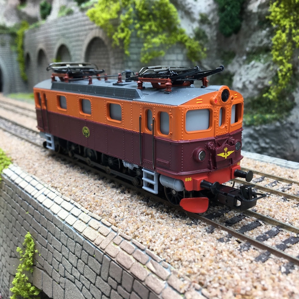 latelierdutrain's tweet photo. Nouveautés
#Marklin un coffret "Start Up", un wagon KNORR, une Loco Da 896 Digitale, #LGB une voiture voyageurs, #Roco  des wagons : citerne, poche, lisier, à ranchers..., #Fleischmann un coffret de démarrage, #Hornby une BR classe 5101 (00), et #Arnold des wagons silo SBB. https://t.co/mC9SE1Dktf