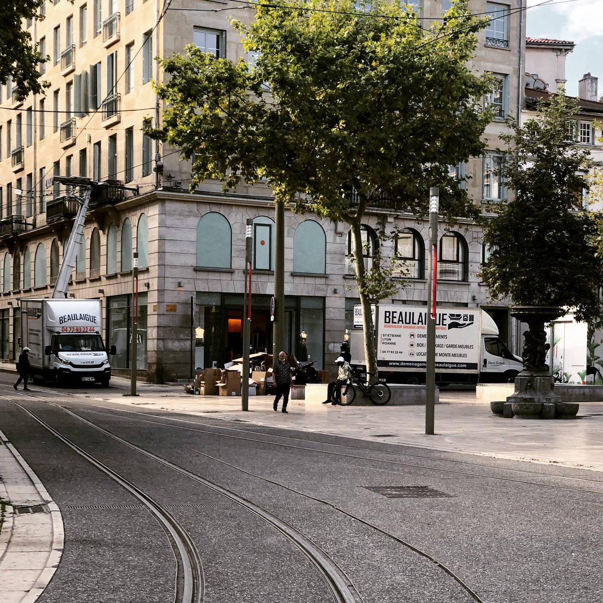 BeaulaigueDem's tweet photo. #SunnyDay🌞
#SaintEtienne #PlaceDuPeuple #BeaulaigueDemenagement https://t.co/StzOa2uQKv