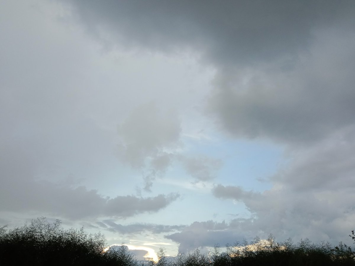 tlelitbit's tweet photo. ก่อนฝนจะตก ก่อนท้องฟ้าสดใสจะเปลี่ยนเป็นมืดมน #ท้องฟ้า #sky https://t.co/bPG5WVqgUn