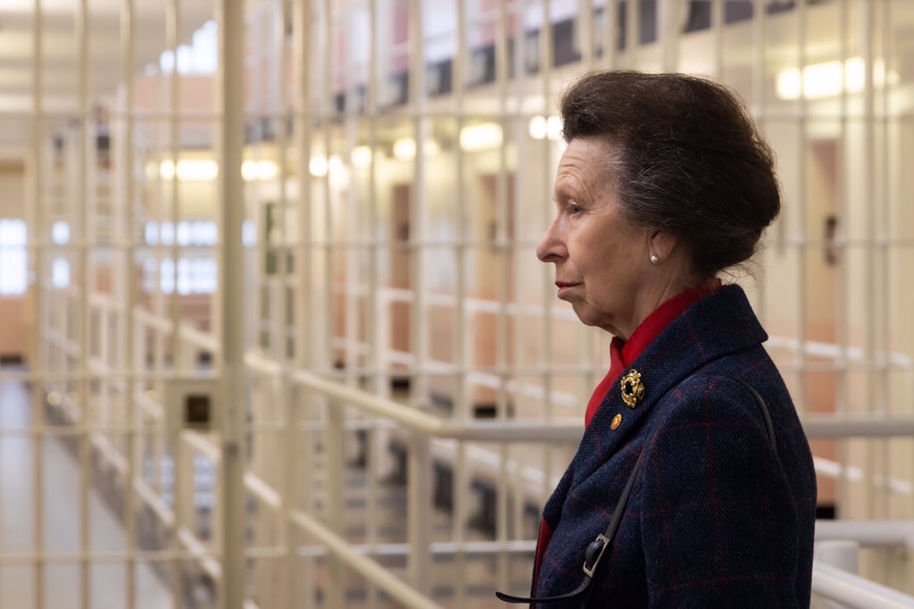 Yesterday, The Princess Royal visited Bullingdon Prison to mark #HiddenHeroesDay, which celebrates those working in prisons and within the justice system.

HRH is Patron of @ButlerTrust, a charity dedicated to recognising outstanding practice by those working with offenders.