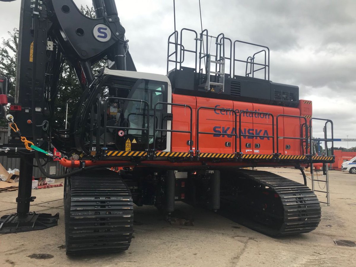 A new #Soilmec #SR125 drilling rig delivered to the UK, this remarkable machine is capable of an impressive rotary depth of 120m and a drilling diameter of 4000mm!

An advantageous multi-functional #StageV engine #drillingRig for Cementation <a href="/SkanskaUKplc/">Skanska UK</a>

lnkd.in/g7Ma5wZ