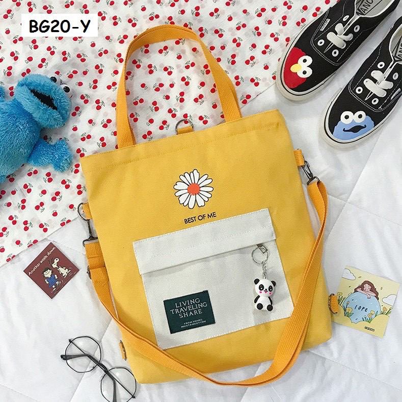 tengah cari totebag yang comel comel? Best Daisie Totebag RM29 only READY STOCK  POSTAGE : SM RM8 / SS RM11___Product Info:- Casual and easy match design- Canvas material- Able to fit in A4 size books- Size: 35cm (H) x 33cm (L) x 6cm (W)