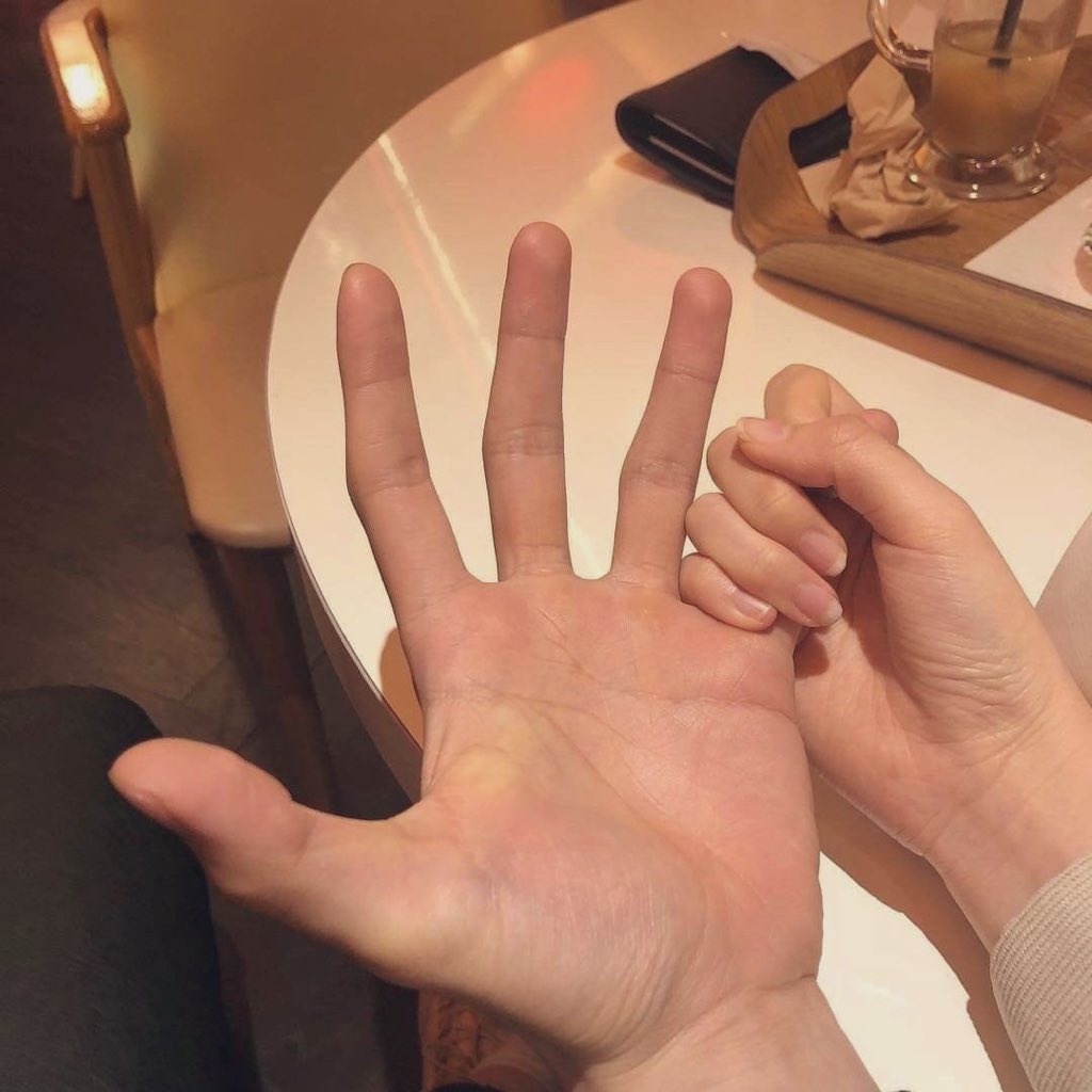 ㅡ mcnd and how you'd hold hands : a devastating thread