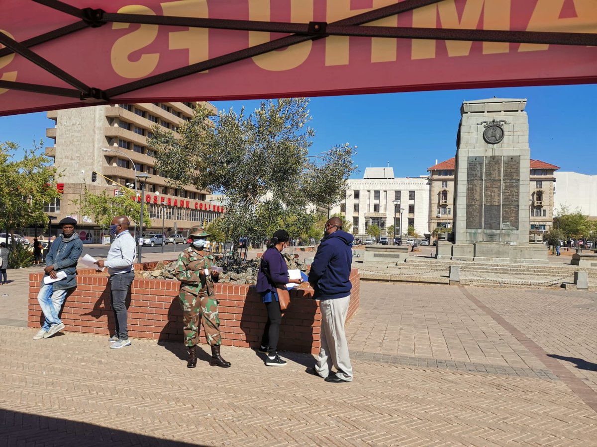 SANDF_ZA's tweet photo. Operation NOTLELA members of Area Military Health Unit Free State Screening Teams busy with the Department of Health at Hoffman Square.
Information and Photographs by Staff Sergeant I.K. Zwane | Joint Tactical Headquarters Free State.
#sandf
#SANDF
#OpsNOTLELA
#COVID19SA https://t.co/yS2iiwDypW