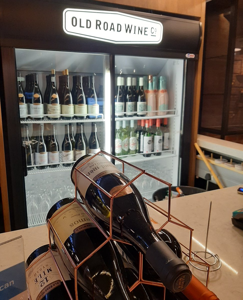 livingitupct's tweet photo. In @Franschhoek_SA 
with no dinner plans? Try  @oldroadwineco for a relaxed dining experience. A lovely spot in the 'Gourmet Capital' of South Africa. Unpretentious with good food and wine at good prices. 🍷🍴 #Franschhoek #foodie #winelover #travelblogger #letseat https://t.co/oNtmmLAVCh