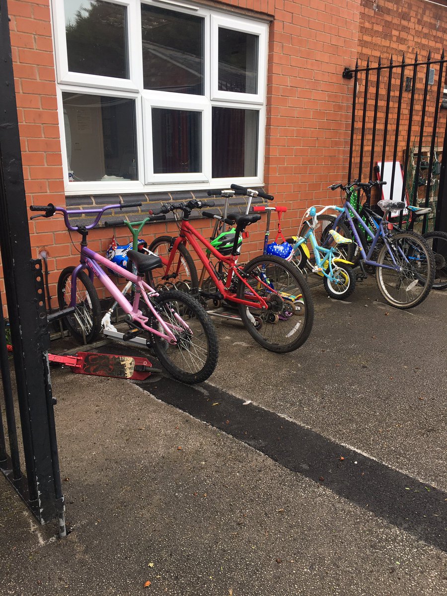 bobbydazzlermum's tweet photo. Every Class bubble’s bike rack is full today @lslssp @sustrans @claybrooke_sch #biketoschoolweek #active https://t.co/jFv2ass5Es