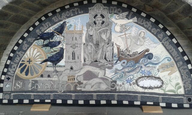 For #AnimalsinChurchesHour #FabricinChurches we offer this splendid tapestry of St Caradog, the Welsh St Francis, at his shrine in <a href="/StDavidsCath/">St Davids Cathedral</a> north transept 

@Countrymaned