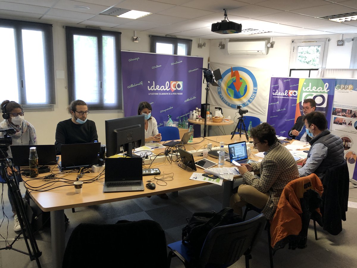 📷 Jetez un coup d'oeil aux coulisses des 13e #LRIPPP ! Les équipes sont sur le front pour vous accueillir, répondre à vos questions et tenir la régie en direct !
🎫 RDV à 14h avec une table ronde sur les infrastructures sociales : ow.ly/8L7E50BFidR
#LRIPPP #evenement