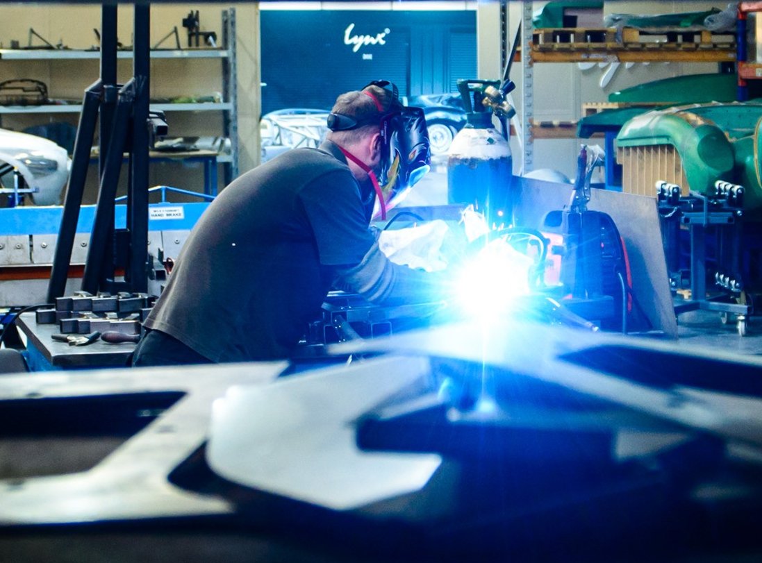 The new Coventry workshop facility allows #LynxMotors to manufacture bespoke cars to the very highest standard. If you're interested in a Lynx, please contact is through the website lynxmotors.uk