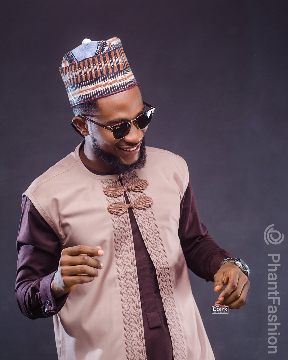 PhantFashion's tweet photo. Thinking of the best gift for family and friends in the abroad?
A customized design is the perfect choice
Make it happen with Phantfashion
It's as simple as sending a DM.
You can BE MORE with Phantfashion😎
#phantfashion #diaspora #africanwears #mensfashion #menswear https://t.co/yftEFawFKk