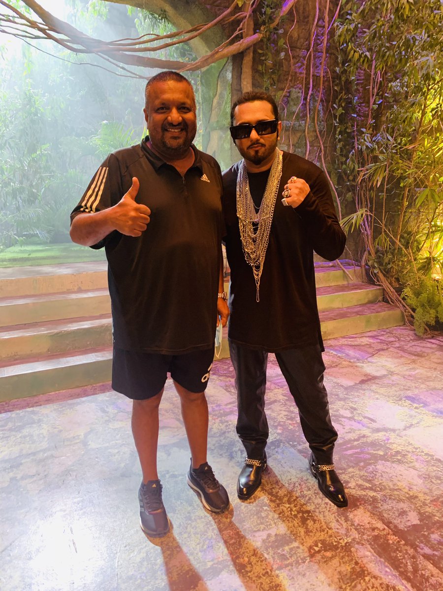 My new song #ShorMachega for the movie #Mumbaisaga with the OG @_SanjayGupta!
#YoYoHoneySingh