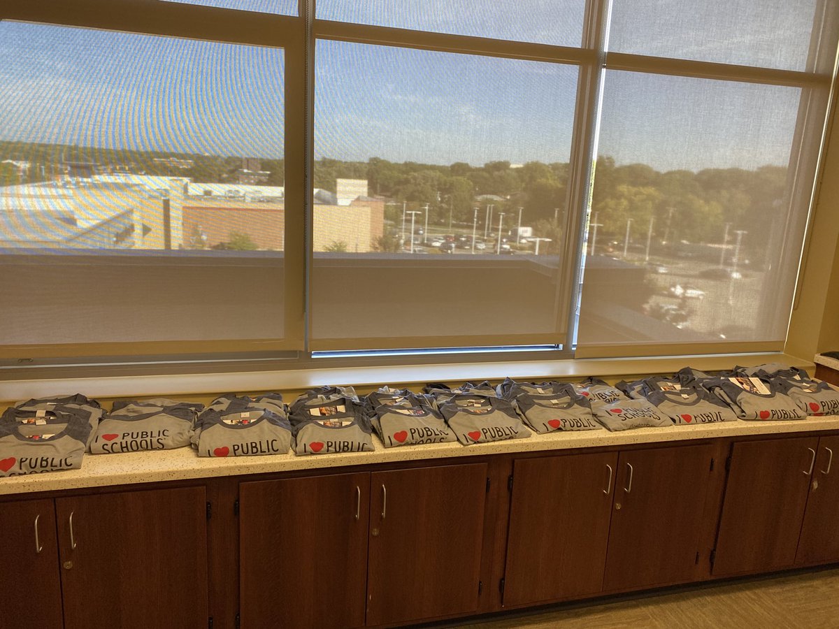 LPSackerman's tweet image. Thank you ⁦@NElovesPS⁩ for the 50 shirts I won completing the survey from NCSA Admin days❤️Coworkers will have a surprise this morning at their desks! It is a great time to show appreciation for all their hard work!@NEadvantage ⁦@NCSAmike⁩ ⁦@NCSAToday⁩