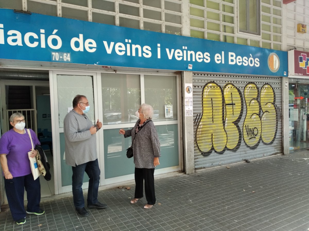 ✅  Ja han tornat les visites de la síndica de greuges de Barcelona als barris de Barcelona!

Avui hem visitat el barri d'El Besòs de la mà de <a href="/Avvelbesos1/">Avvelbesos</a>, que porta vetllant pels interessos del veïnat del barri des de l'any 1959. 

(1/3)