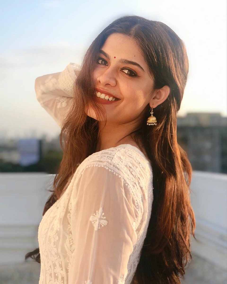 BangaloreTimes1's tweet photo. We love that desi swag @StarAshaBhat 😍🔥
#RoberrtQueen #AshaBhat #MissSupranational https://t.co/oBaE0dbZPO