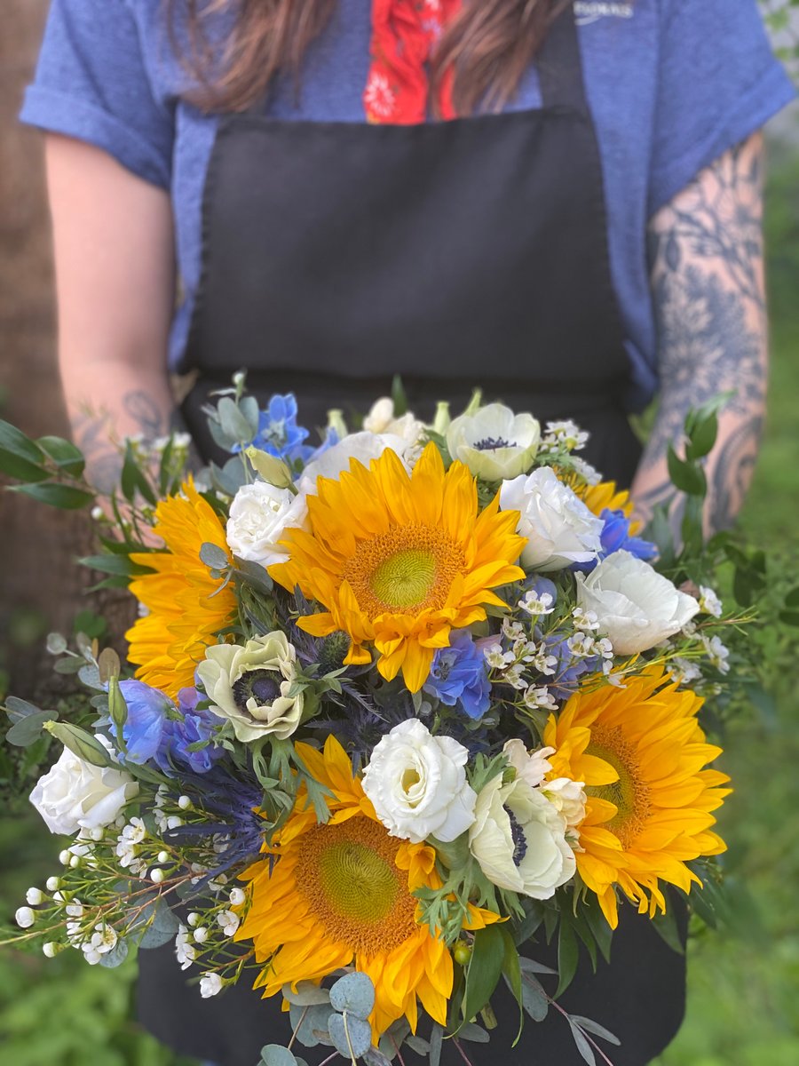 Wedding Wednesday! Bright brides bouquet for a summer wedding a few weeks ago. Sunflowers, anemones, delphinium, and more. Designed by @chiefinch #tallahasseewedding #tallahasseeflorist #tallahassee