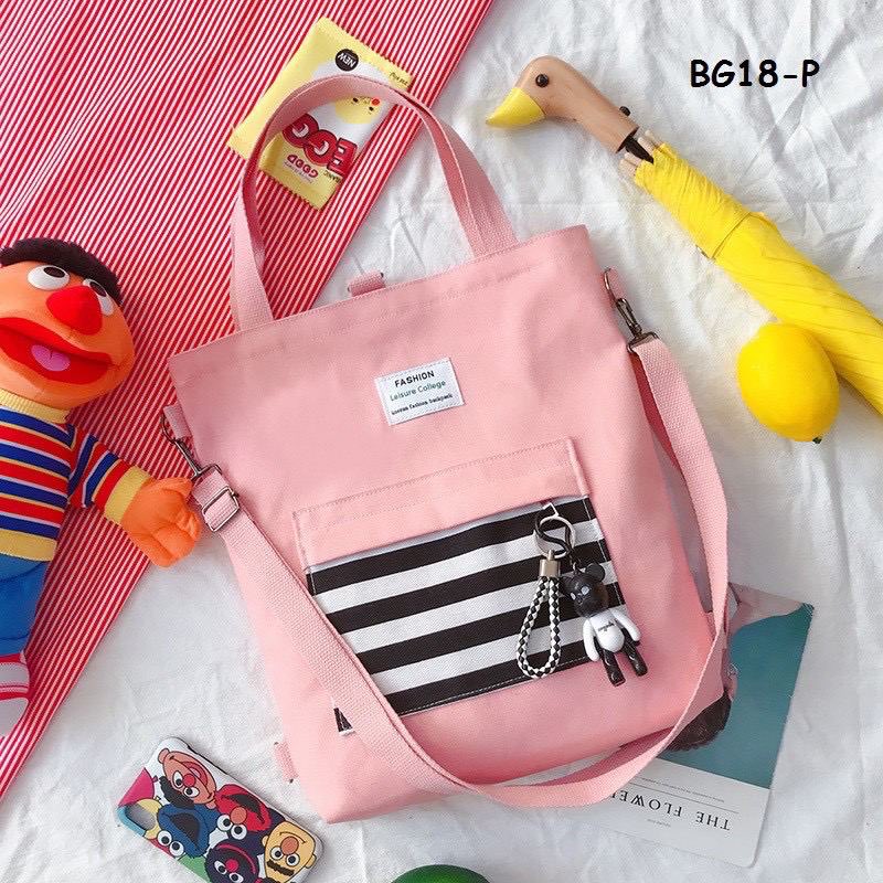 PILIH PILIH NAK MANA bawak pegi kelas ke pegi kerja ni mmg sesuai! Stripe Totebag RM29 READY STOCK  POSTAGE : SM RM8 / SS RM11___Product Info:- Canvas material- Able to fit in A4 size books- Size: 35cm (H) x 33cm (L) x 6cm (W)