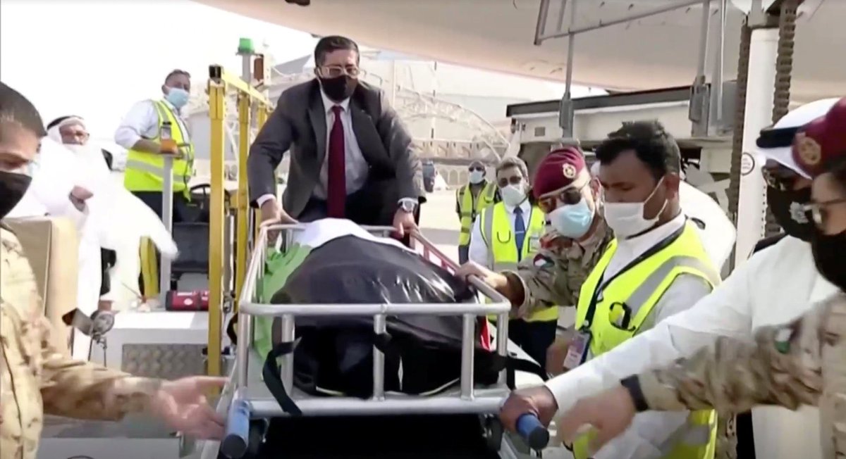 92Worker's tweet image. وصول جثمان ابونا الغالي الشيخ صباح الاحمد الصباح الى ارض الوطن 💔💔💔💔🙏🏻😭الله يرحمه ويدخله فسيح جناته