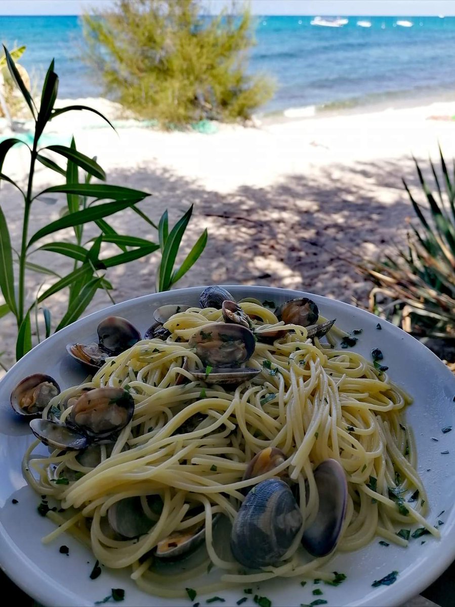 TrueBlueItaly's tweet photo. Non si può pensare di stare bene se non si mangia bene 😋 🇮🇹#Viaggia #Scopri #Assaggia #Quisitaly Food and Travel https:https://t.co/J4gvUrfEOg
https://t.co/gX8D40wq6G #aziendeagricolebio
#operatordelsapore  #Calabria 
 👇 youtube,  😉
https://t.co/2DoV1UM2SP https://t.co/XKI4ov3kpY