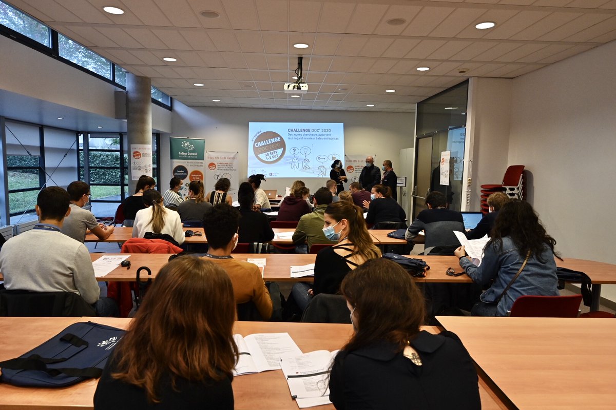 univ_lille's tweet photo. La 6è édition du #Challengedoc est lancée ! Il s'agit d'une rencontre, organisée par @CDoctoralULNF, qui permet aux entreprises et chercheurs de se rencontrer, pour une collaboration de courte durée et autour d’une problématique ciblée. https://t.co/vexIzwkiBX