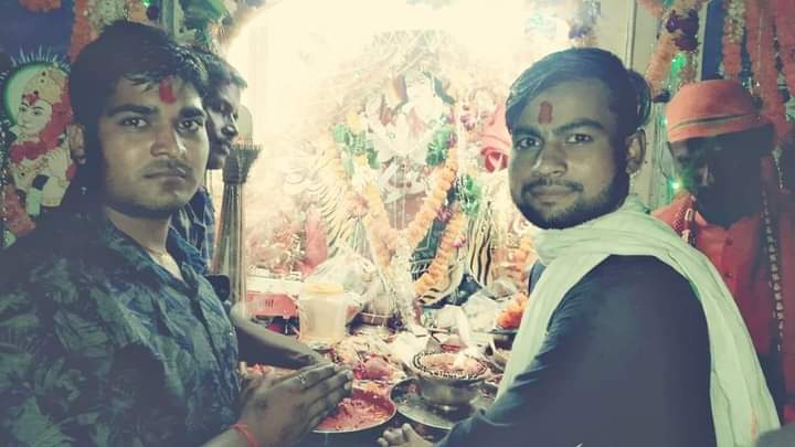 KashyapSubhash9's tweet image. #MR.#kashyap
      माँ तेरी कृपा रही तो एक दिन अपना भी मुकाम होगा,70-80 लाख की Audi Car होगी,
   और front शीशे पे माँ दुर्गा का नाम होगा ।

⛳जय माता दी..!⛳
   🙏🙏🙏🙏🙏
@imVkohli @YouTube @YouTubeIndia @akshaykumar @TwitterIndia @verified
#MyBigBrothers