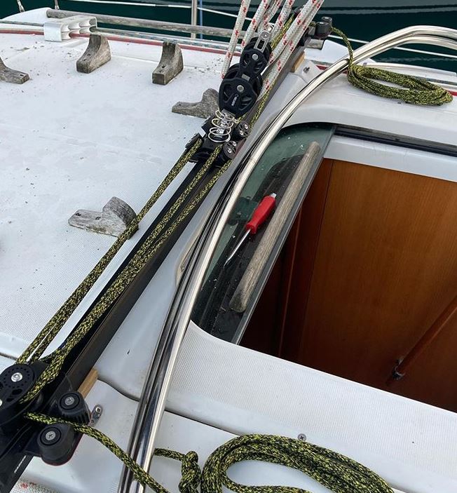 HarkenUK's tweet photo. New Harken mainsheet and traveller recently installed on a Beneteau Oceanis 323 in Dun Laoghaire by the team at Masts & Rigging Ireland. All set up and ready to head out on the water! #HarkenUK #Sailing #SailingBoats #SailingBoat #SailingLife #AtTheFront #Yachting #Yachts https://t.co/c1IHKGNjPU