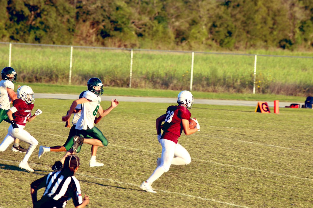 wendi_reagan's tweet image. These Wolves are 3-0...with an exciting comeback win last night  #BTP #wolvesfootball #8thgradeBteam 🐾🐺🏈 @dvillewolves