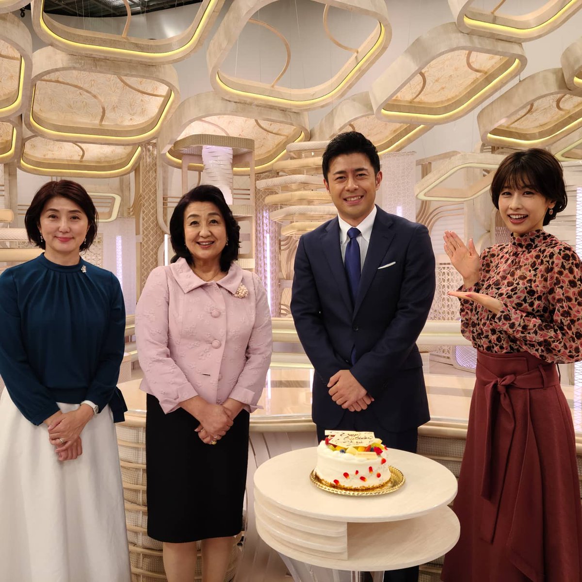 Live News イット 放送終了後 きょうは榎並キャスター35歳のお誕生日 番組加入からわずか3日で祝われるなんて と加藤キャスター 中継から戻った木村キャスターも祝福 おめでとうございます イット 榎並大二郎 加藤綾子 佐々木恭子 Live News イット 放送終了後 きょうは榎並キャスター35歳のお誕生日 番組加入からわずか3日で祝われるなんて と加藤キャスター 中継から戻った木村キャスターも祝福 おめでとうございます イット 榎並大二郎 加藤綾子 佐々木恭子