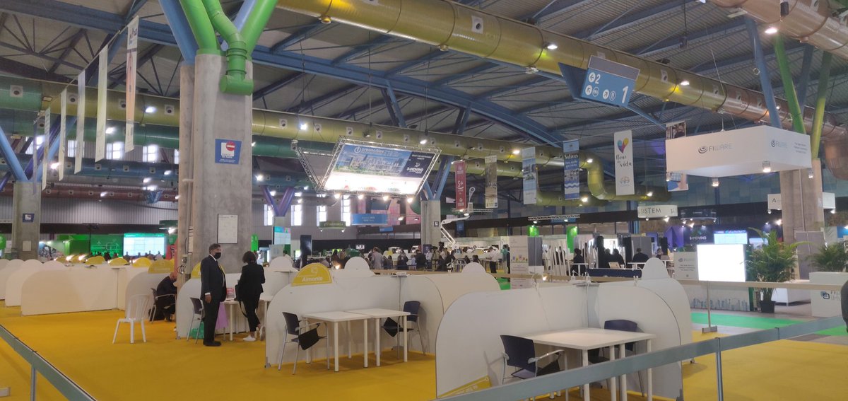 arandamorales's tweet photo. Todo listo en nuestro stand de #GreencitiesMLG para reunirnos con empresas y analizar soluciones para que @aytogr avance en nuestra agenda digital #GRXhumantech @forogreencities https://t.co/Uq8h5uQgKM