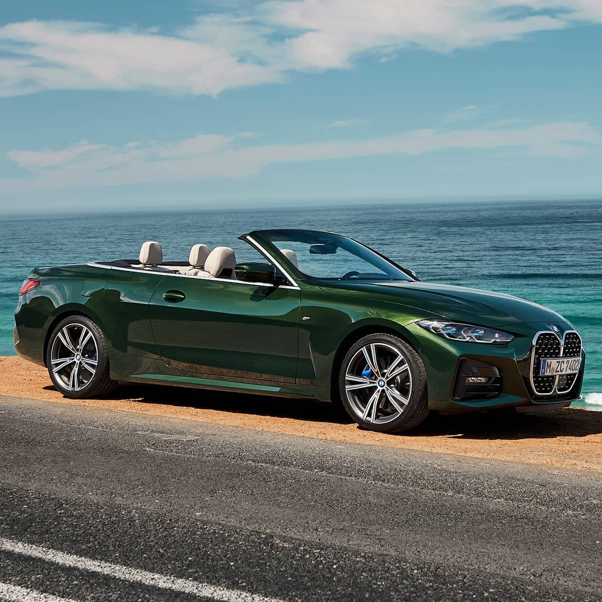 Supercar_TV's tweet photo. New #BMW 4 Series #Convertible. Fabric top replacing the convertible hard top!

👃 Soft Top with Big NOSE 👃

Do you guys love those big kidney grills? Comment with emoji 😃

Price starting just over $54,000*

👉 #Follow @Supercar_TV ❤️

#BMW4Series #xDrive #OpenTop #Cabriolet https://t.co/8TOeqQPE7d