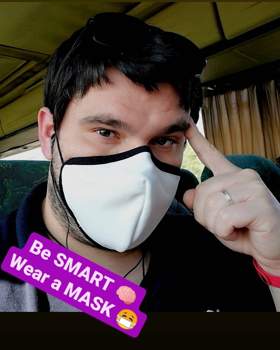 predmaxter's tweet photo. Hoy me sentía #influencer 🤣 así que allá va una foto con slogan y la nueva #mascarilla 😷 que nos hacen llevar durante el trayecto en bus 🚍
#BeSmartWearAMask
#UsaMascarilla
#SeEspabiladoYLlevaElMorroTapado
#TraduccionLibre https://t.co/wgs31zxqq3
