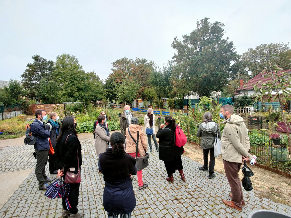 SSDhabitat's tweet photo. 🌳| #CONCOURS
Nous avons eu le plaisir d'accueillir ce matin le jury de la @VictoirePaysage à la cité-jardin de la @VilledeStains.
➡️Vous pouvez soutenir ce véritable joyau de la @seinesaintdenis en votant pour le Prix du public : https://t.co/F9o1eZn6Hw
CC @val_hor https://t.co/9rOmItRhxO