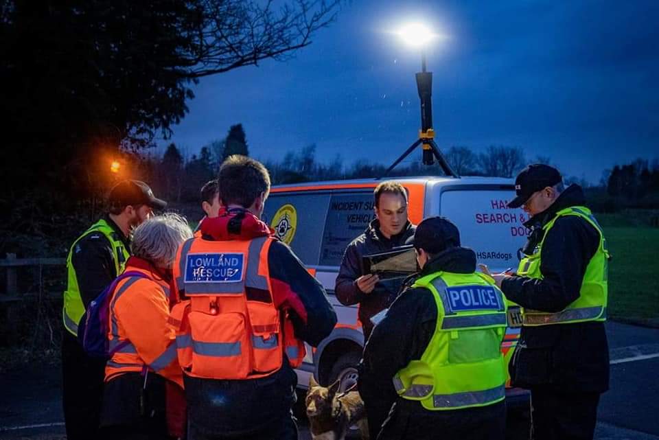 HantsSpecials's tweet image. Last night members of our Special Constabulary Search Team deployed alongside partner agencies looking for a missing person. These officers commit to respond to callout's on top of their regular monthly hours. (Archive training pic) 95806