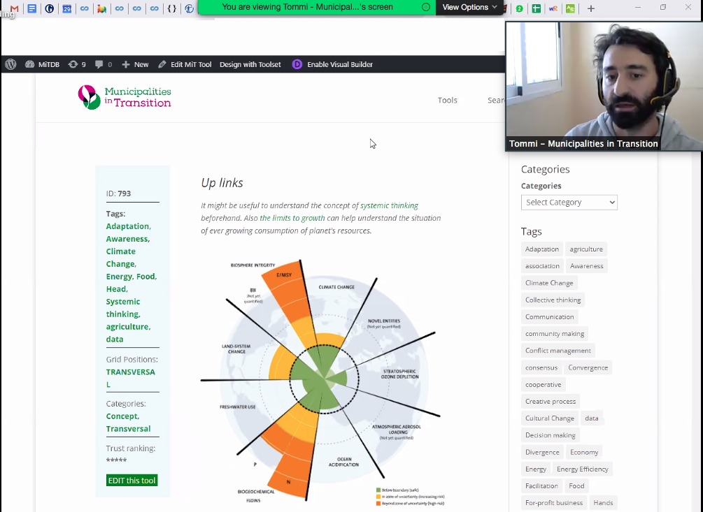 Thanks to all who attended yesterdays #UrbanACoCo with the <a href="/MunicipalitiesT/">Municipalities in Transition</a> (MiT) team.

Today, Sep 30th, is the final day to register to be a MiT trainer. To apply, read Training of Tutors document and respond today! See site municipalitiesintransition.org/training-of-tu…
#Municipalism #FearlessCities