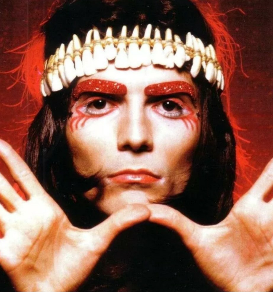 Barbara74511445's tweet photo. E poi, di colpo eccomi qua, sarei arrivato io in vetta al sogno mio, com'è lontano ieri...!!! Tanti auguri Renatino!!! #renatozero #30settembre #zeroilfolle #ZERO #buonCompleanno #sorcini https://t.co/6OOXtEdBT6