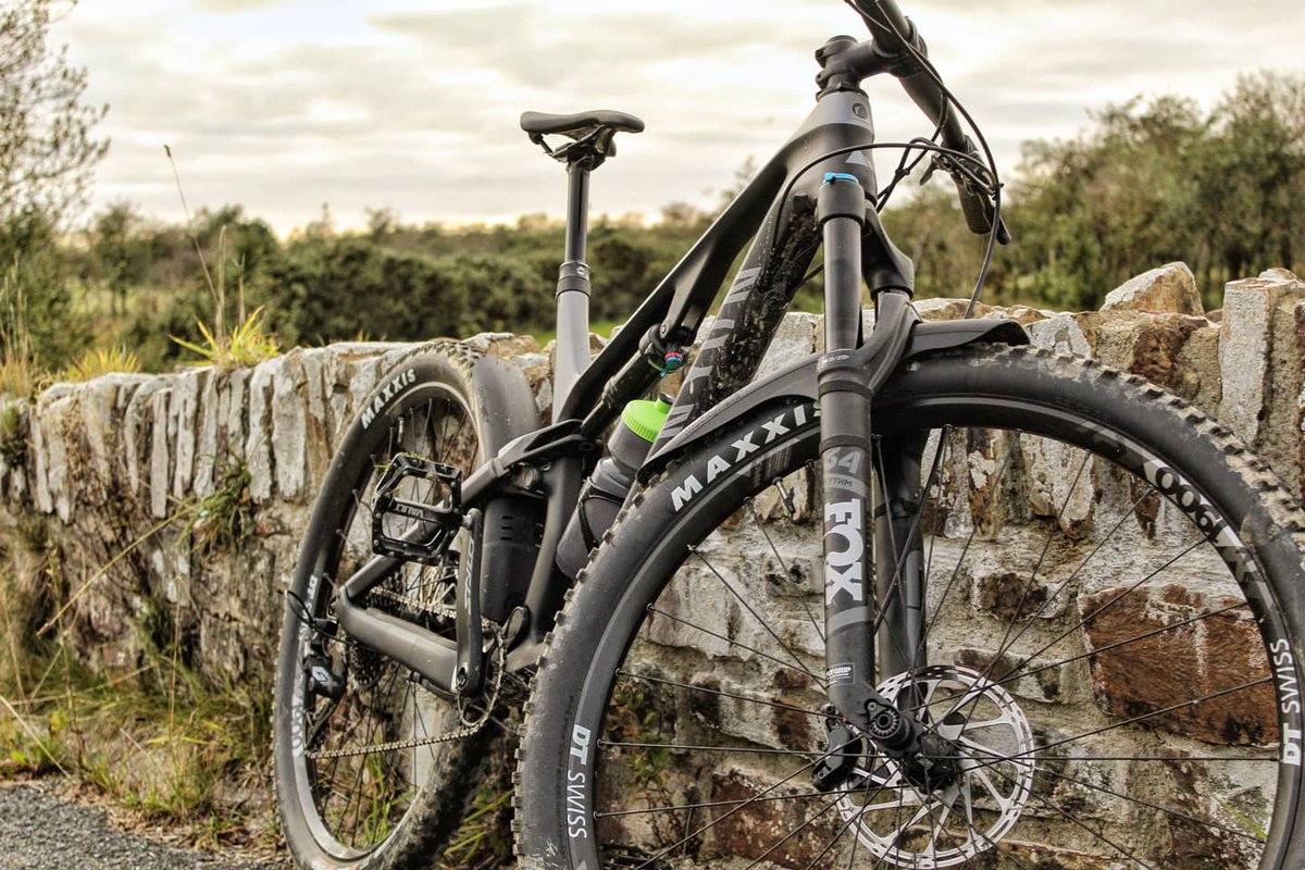 Summer giving way to Autumn, no better time to ride 🍃🍁🍂
-
-
#MuckyNutz #MountainBike #MountainBiking #Fenders #Mudguard #Bike #MTB #Cycle #Cycling #Fitness #Sport #Enduro #Downhill  #Bicycle #Accessories #MTBLife #BikePark #Freeride #BikeRide #Canyon #CanyonBikes #HumpDay