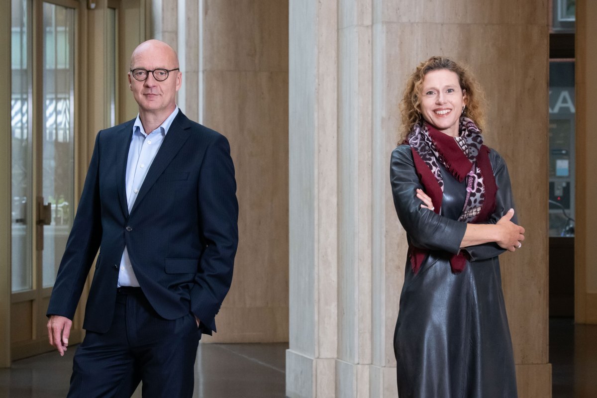 In 2020 werd de digitale  overheid zwaar op de proef gesteld. Uit verschillende incidenten bleek hoe inventief, veerkrachtig maar tegelijk ook kwetsbaar de Rijksoverheid is. Hoe kijken Bas den Hollander en  Désirée Geerts hier tegenaan? digitaleoverheid.nl/achtergrondart… #CyberSecurity