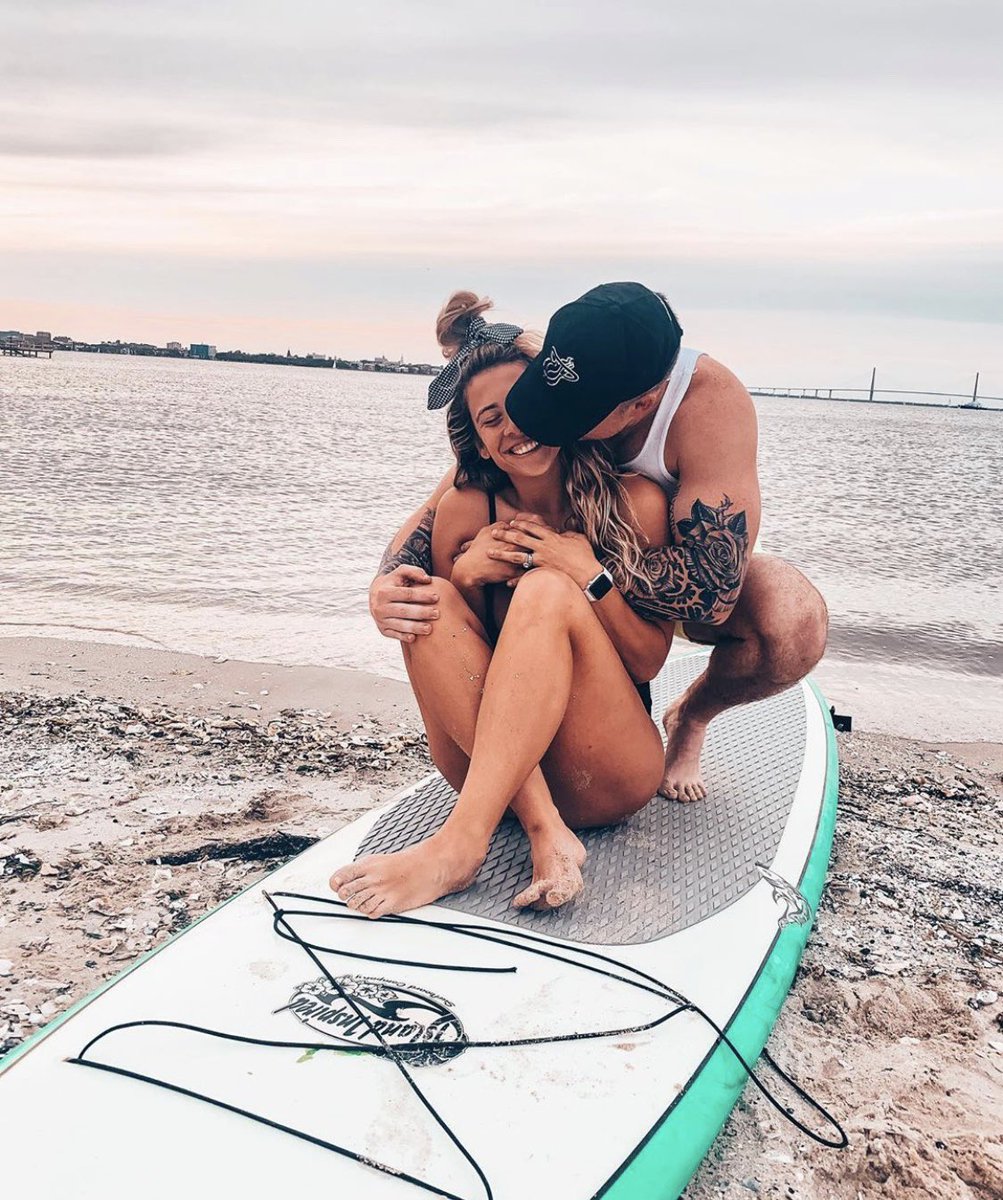 we can’t all be @_erincase + @carson_case ♥︎, but we can have that black + white gingham bunchie. 🙌 #couple #married #love #lifehack #beach #joy