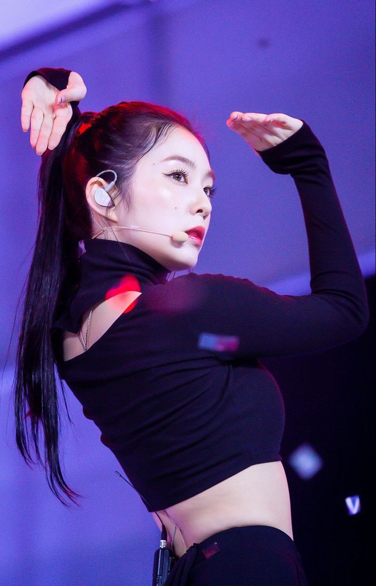 still streaming 😈👿

monster: youtu.be/Ujb-gvqsoi0
naughty: youtu.be/wCWoUUWwdqg

#IRENE ￼  #SEULGI ￼  
#RedVelvet_IRENE_SEULGI ￼  
#MonsterZoomMeeting <a href="/RVsmtown/">Red Velvet</a>