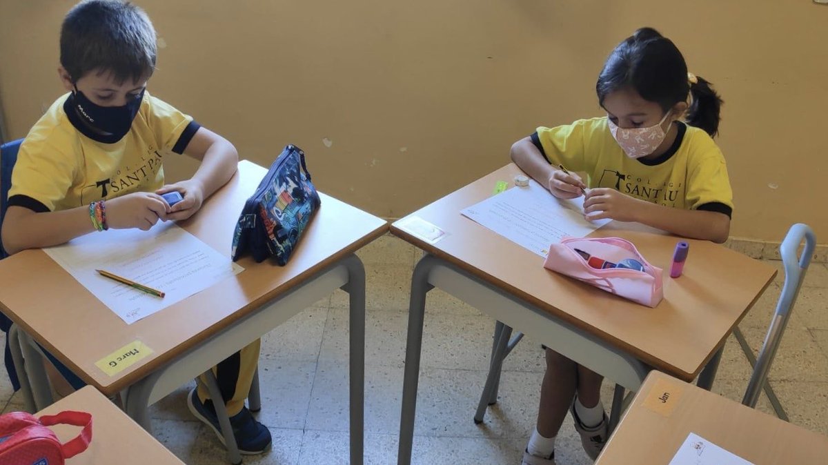 colsantpau's tweet photo. CICLE MITJÀ | A 3r A, a medi, hem fet memòria i hem repassat idees clau dels aliments processats i no processats 📝#JoSocdelSantPau #3rdGradeSwag #CicleMitjà https://t.co/mfMEfiPBed
