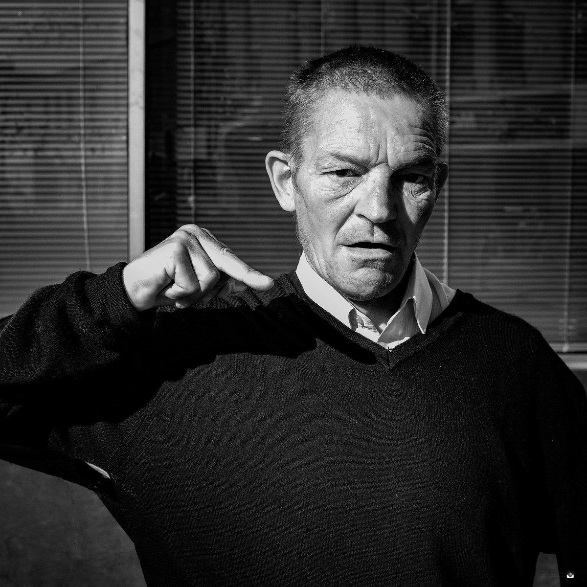MichaelBannon's tweet photo. Sunday morning conversation #blackpool #streetphoto #leicauk #blackandwhitephoto #Leica #photography #photographer https://t.co/Dxrx3quSvq