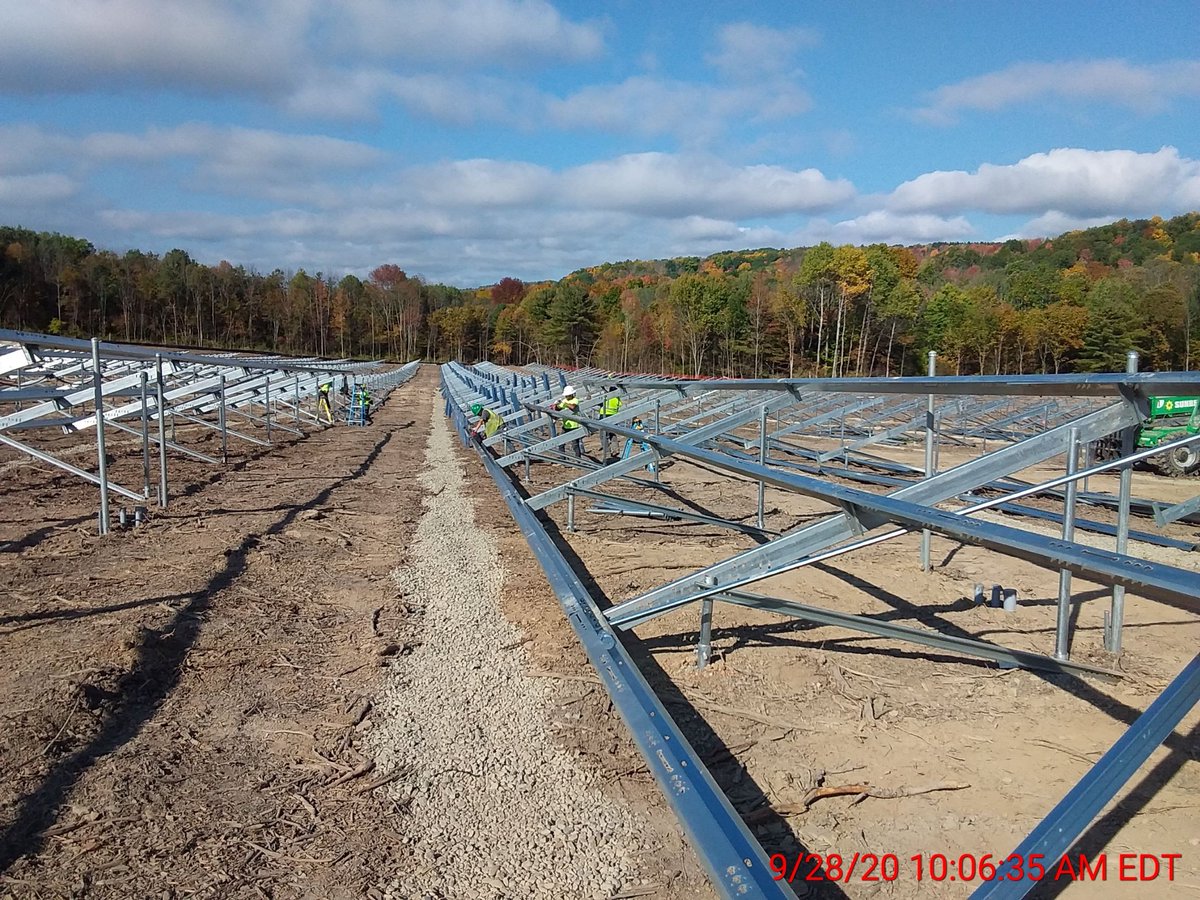 apa_solar's tweet photo. The leaves are starting to turn so the view gets better and better. Here we see our New York crew knocking out another site. These guys are machines!
#apawesome #APAsolarracking #APAconstruction #Titanduo https://t.co/r69oD6rqpA