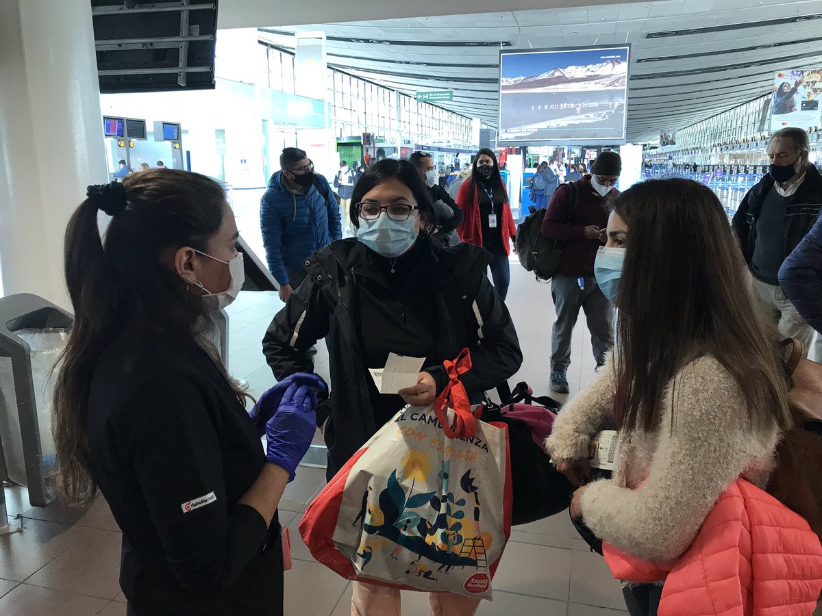 Les deseamos todo el éxito a nuestras TENS de la Unidad de Paciente Critico Adulto del Hospital San Camilo, Jacqueline Silva y Silvana Henriquez, que viajan hoy a Punta Arenas para apoyar al hospital local durante 15 días, en el trabajo con pacientes con COVID-19. <a href="/SusanPorras/">Susan Porras</a>
