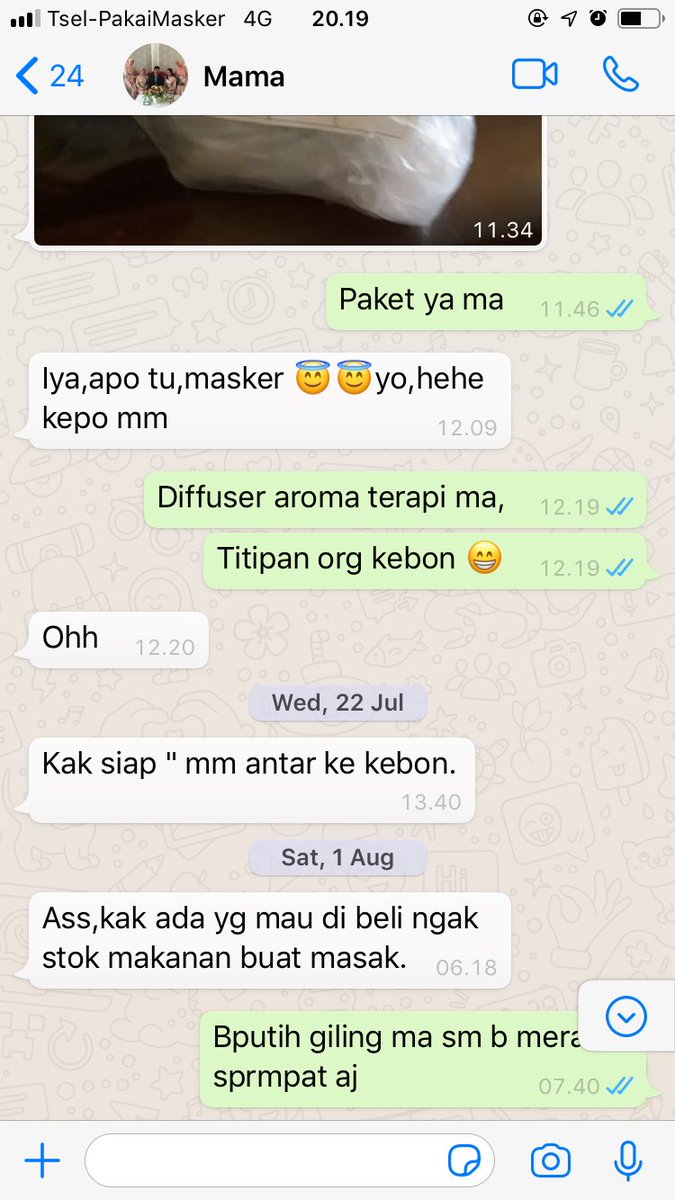 rimayuna's tweet photo. Jarang japri mama seringnya dr grup keluarga, sekalinya chat emang butuh banget. Sekarang udah gada yg bisa ditanyain "ma beli ini dimana?" "Ma rima mau belanja, sama mama ya" "ma stok di kulkas abis" udah gada lagi 😭 https://t.co/RmrMYKA0Ip