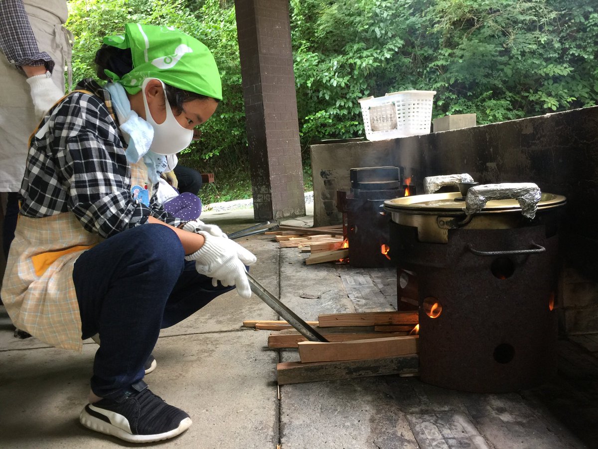 gsibaraki25's tweet photo. #ガールスカウト夏チャレ
デイキャンプ🌈その4
野外料理🥘
ジュニアはかまど係に挑戦！
ブラウニーもたくさんお手伝いできました☺️
#自然と防災 https://t.co/IC9LC8dqkY