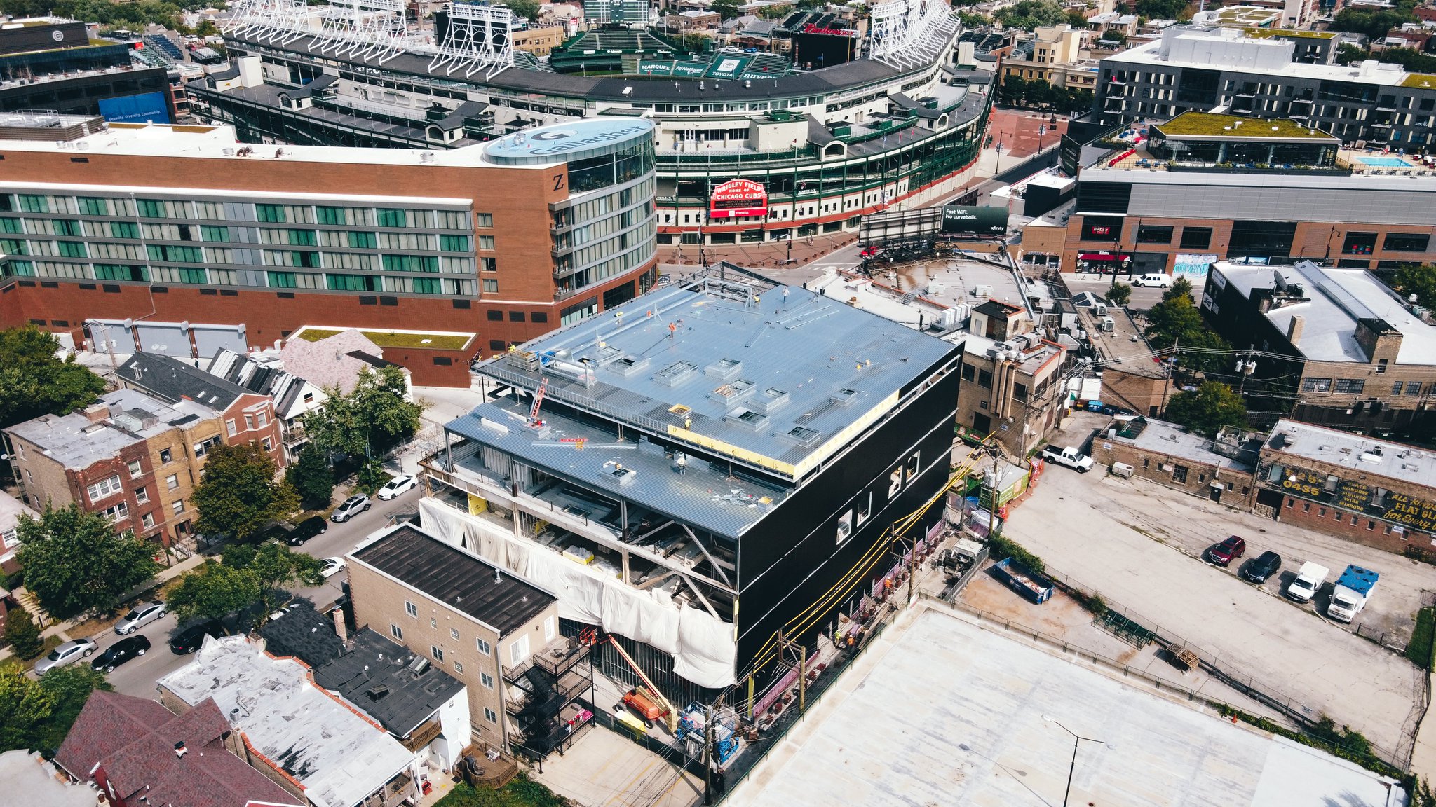 Summit Design Build On Twitter Our Project At 1111 W Addison Is Moving Right Along Carpenters Are Working On Sheeting The West Parapet Wall Of The Main Roof Ironworkers Are Working On