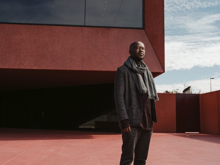 ArchiloversCom's tweet image. Sir #DavidAdjaye wins 2021 #RoyalGoldMedal for Architecture &amp;gt;&amp;gt; bit.ly/3n6WgN5
.
Ph. © Josh_Huskin