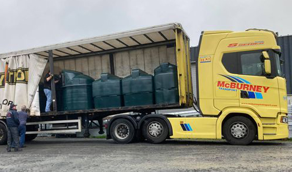 HarlequinMFG's tweet photo. Two full truckloads of our #DieselTanks and bunded #HeatingOilTanks ready to be shipped to customers through our valued supplier Caegwyn Farm Supplies. If you require an #OilTank in and around #Carmarthen, do reach to them. They too are a family-run business just like ours. https://t.co/xxivwD3pBP
