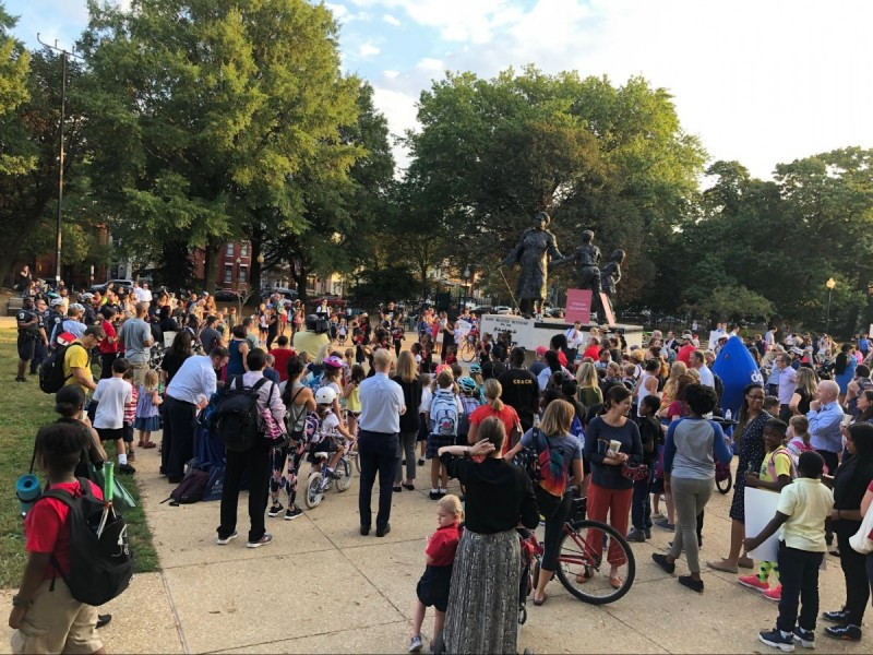 Let's linger for one second on the 2019 crowd... sigh... nostalgia...  https://ggwash.org/view/74220/two-walk-to-school-days-washington-dc-children-students-safe-streets  #walktoscholday