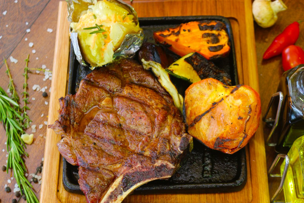 RestCasaBrava's tweet photo. #restaurantecasabrava con los mejores cortes de #carne y la mejor vista a #Bogotá 
Horario martes a domingo de 12 medio día hasta las 11 pm
Reservas en nuestro Web site y Redes sociales
https://t.co/1HCCjxyVyW
#casabrava #restaurantesbogota #acieladosabiertos #miradoresbogota https://t.co/cV40lIYmOl