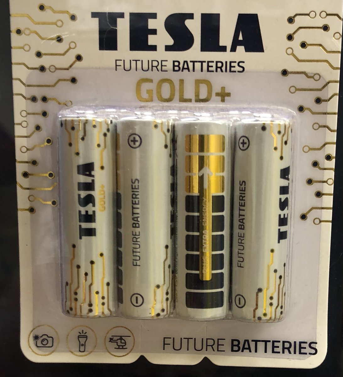 Stroblik's tweet photo. Hey @elonmusk , this is your new batteries?:))) https://t.co/Eka2unM3Lm